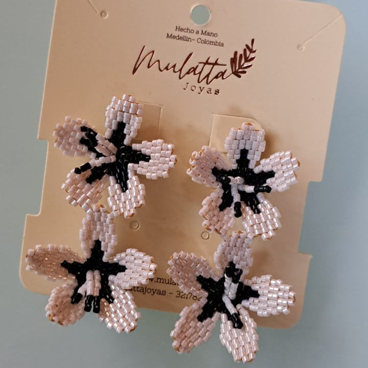 Aretes Aura de Margaritas Medianas